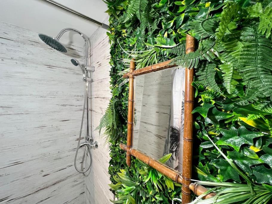 Nuit Dans La Jungle - Love Room Souppes-sur-Loing Exterior foto